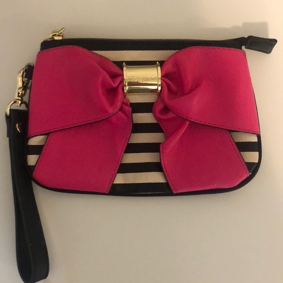 Betsey Johnson Handbags - BETSEY JOHNSON WRISTLET HOT PINK BOW DESIGN